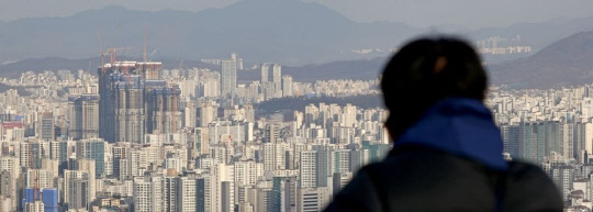 서울 남산에서 바라본 시내 아파트 모습. <연합뉴스>